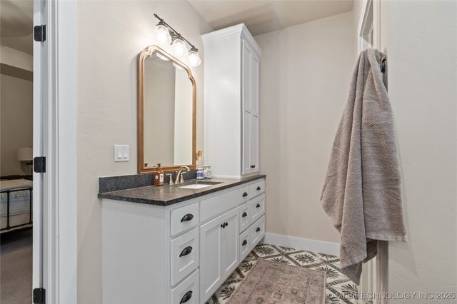 128 Royal Oaks Lane, Ardmore, OK 73401