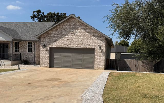 659 W Bridgewood Court, Springfield, MO 65803