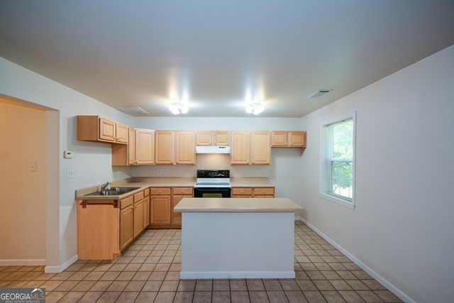 1942 Ashwood Grove Drive, Snellville, GA 30078