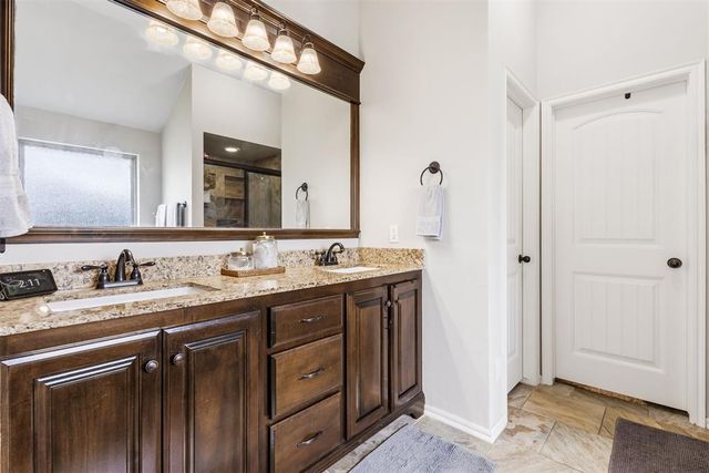 14101 Drakes Way, Yukon, OK 73099