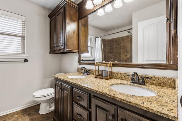 14101 Drakes Way, Yukon, OK 73099
