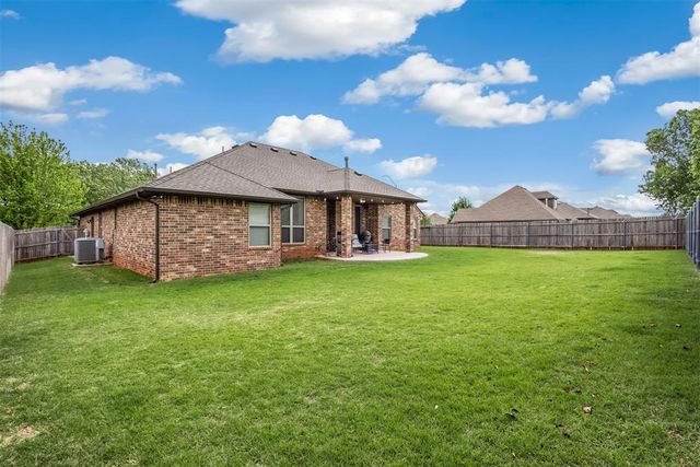 14101 Drakes Way, Yukon, OK 73099