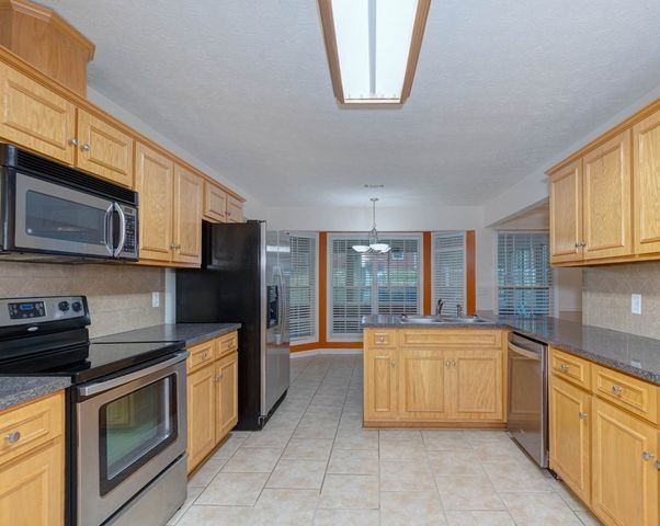 49 Calhoun Creek Road, Hamilton, GA 31811