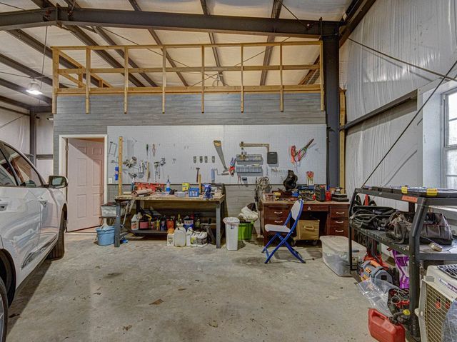 49 Calhoun Creek Road, Hamilton, GA 31811
