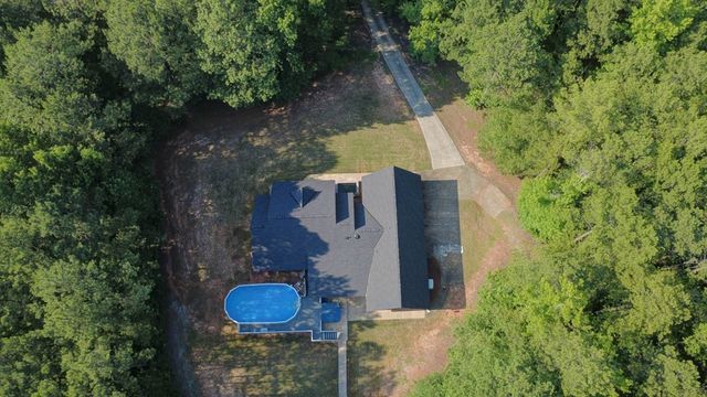 49 Calhoun Creek Road, Hamilton, GA 31811