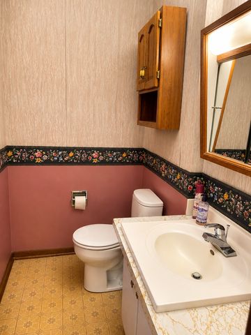 435 33rd Avenue, East Moline, IL 61244