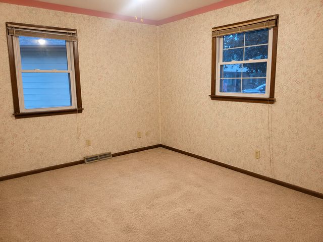 435 33rd Avenue, East Moline, IL 61244