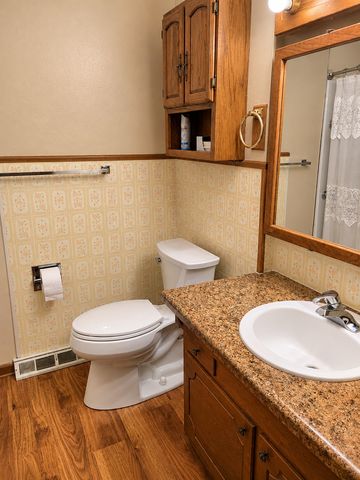 435 33rd Avenue, East Moline, IL 61244