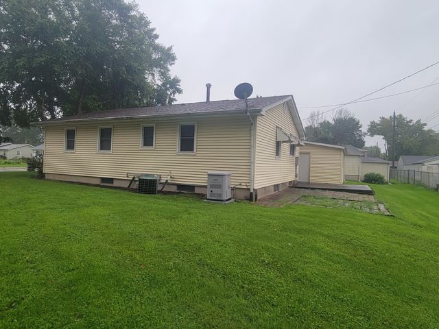 435 33rd Avenue, East Moline, IL 61244