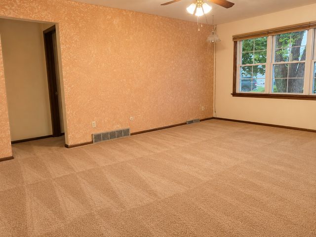 435 33rd Avenue, East Moline, IL 61244