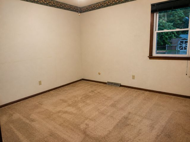 435 33rd Avenue, East Moline, IL 61244