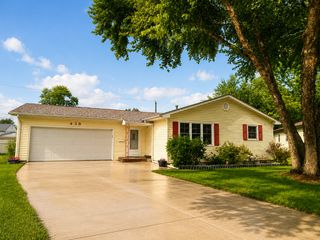 435 33rd Avenue, East Moline, IL 61244