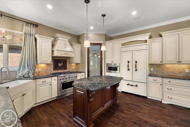 45455 Shoal Drive, Macomb Twp, MI 48044