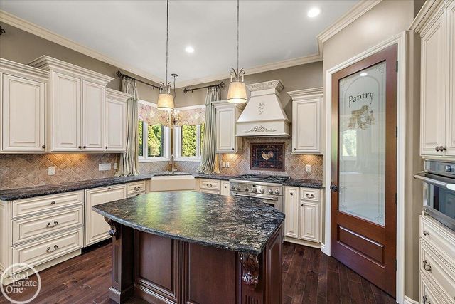 45455 Shoal Drive, Macomb Twp, MI 48044