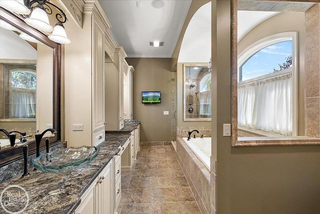 45455 Shoal Drive, Macomb Twp, MI 48044