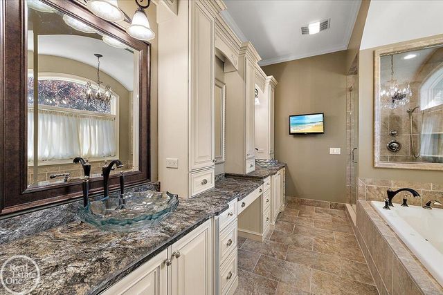 45455 Shoal Drive, Macomb Twp, MI 48044