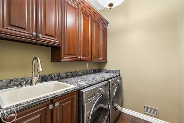 45455 Shoal Drive, Macomb Twp, MI 48044