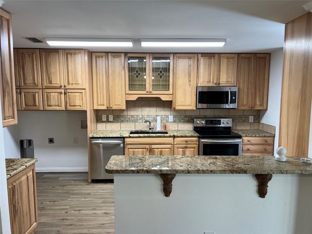 6904 Glenwood Drive, North Richland Hills, TX 76182
