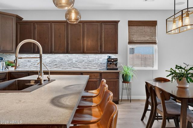 2042 E FLINTLOCK Drive, Gilbert, AZ 85298