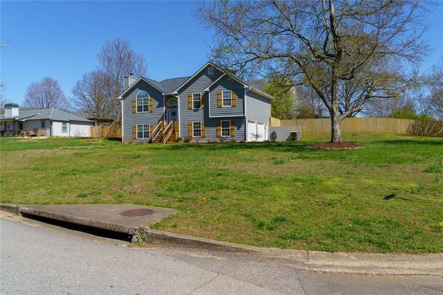 8015 Estee Drive, Cumming, GA 30028