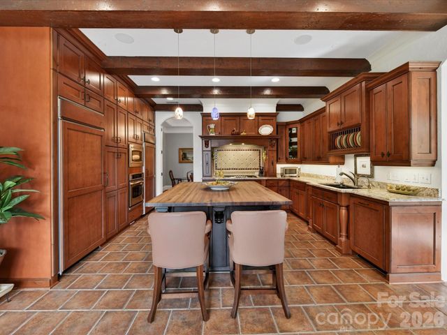 2223 Croydon Road 302, Charlotte, NC 28207