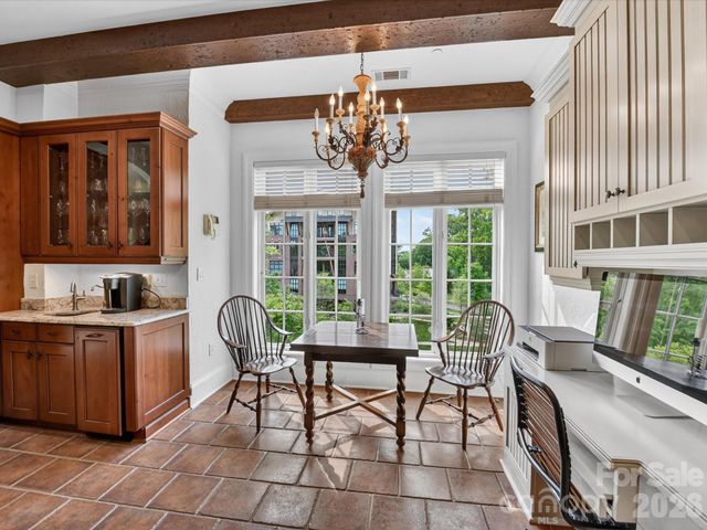 2223 Croydon Road 302, Charlotte, NC 28207