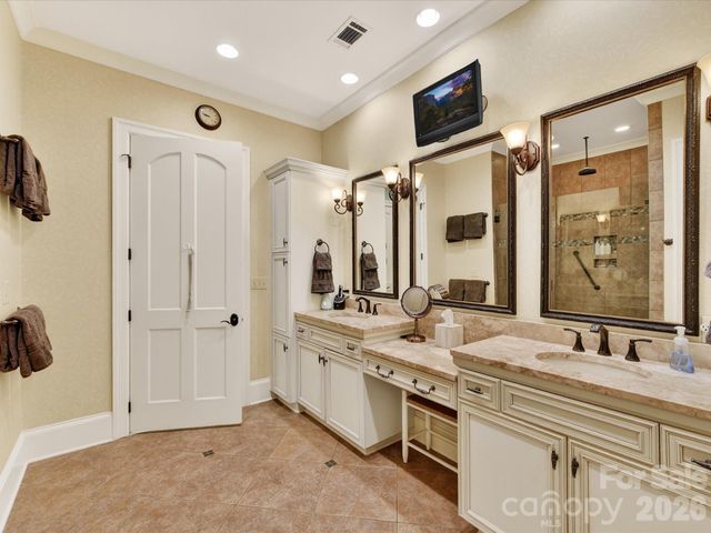2223 Croydon Road 302, Charlotte, NC 28207