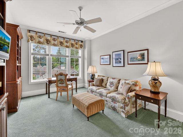 2223 Croydon Road 302, Charlotte, NC 28207
