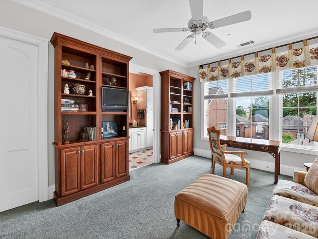 2223 Croydon Road 302, Charlotte, NC 28207