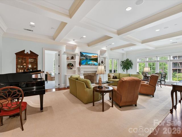 2223 Croydon Road 302, Charlotte, NC 28207
