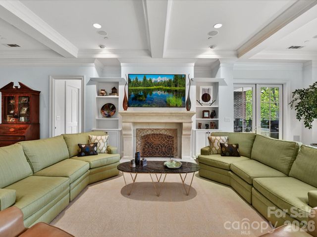 2223 Croydon Road 302, Charlotte, NC 28207