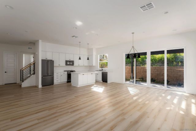 702 Passion Court, Vista, CA 92083