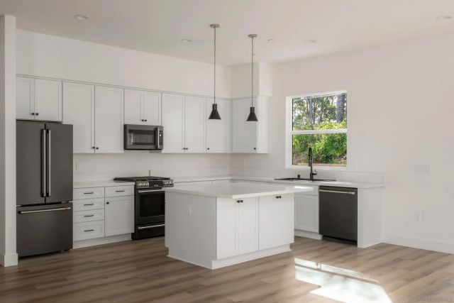 702 Passion Court, Vista, CA 92083