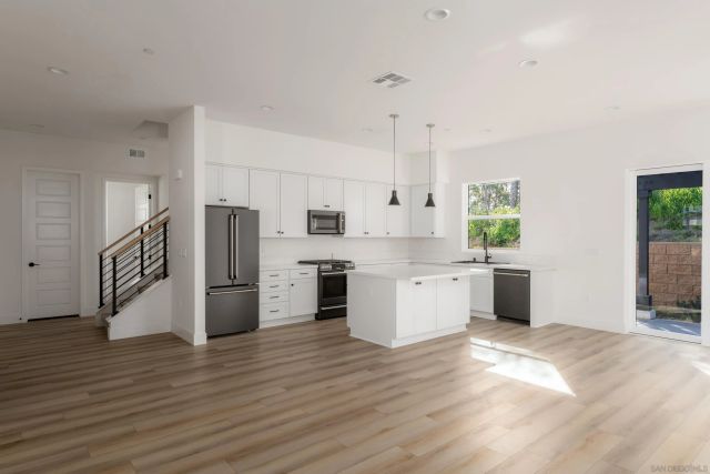 702 Passion Court, Vista, CA 92083