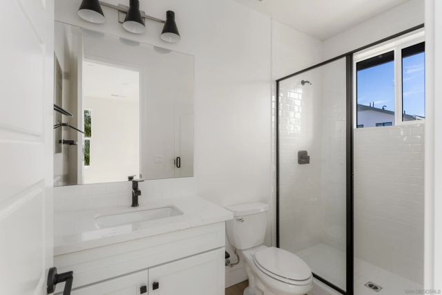 702 Passion Court, Vista, CA 92083