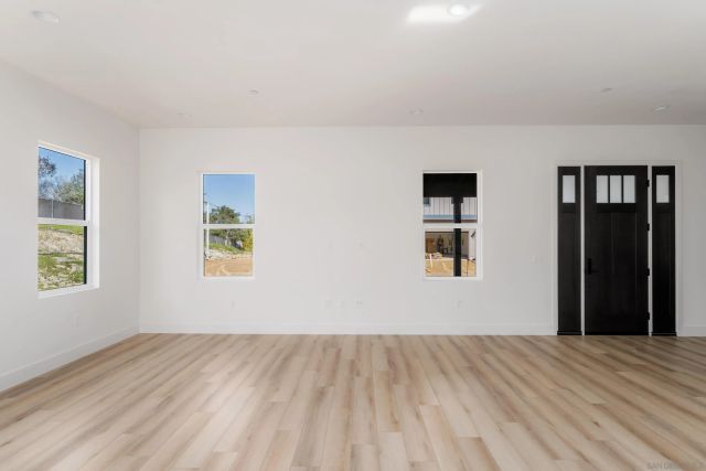 702 Passion Court, Vista, CA 92083