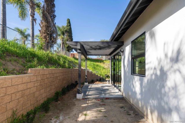 702 Passion Court, Vista, CA 92083