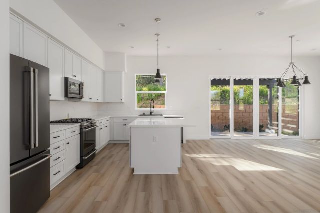 702 Passion Court, Vista, CA 92083