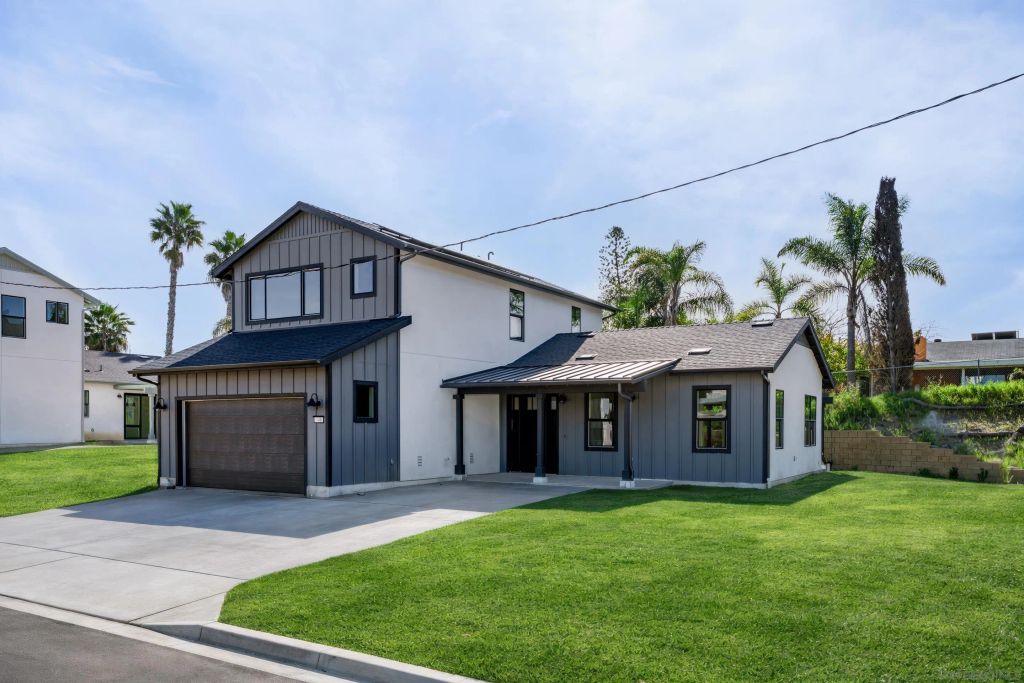 702 Passion Court, Vista, CA 92083