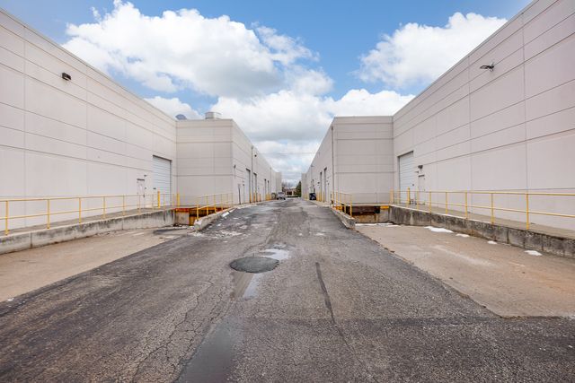 475 Quadrangle Drive F, Bolingbrook, IL 60440