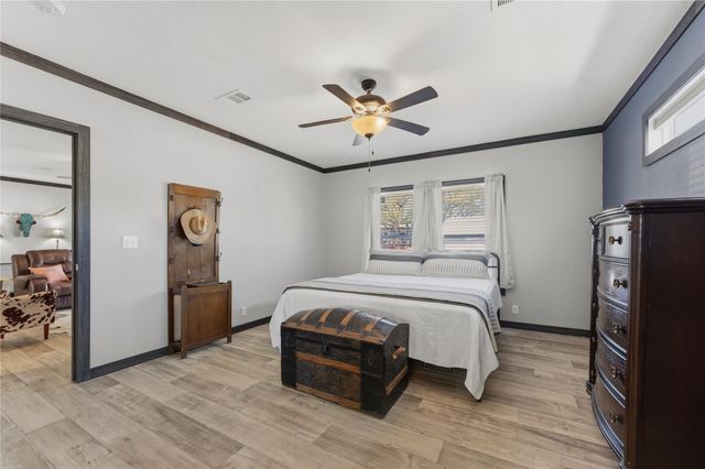 313 S Ave F Ave, Johnson City, TX 78636