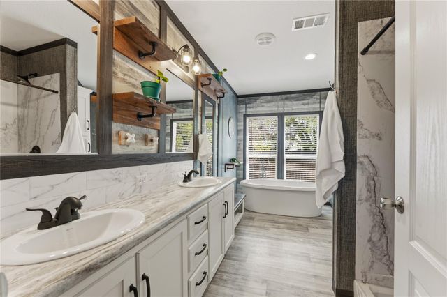 313 S Ave F Ave, Johnson City, TX 78636