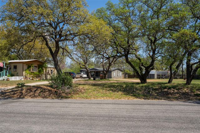 313 S Ave F Ave, Johnson City, TX 78636