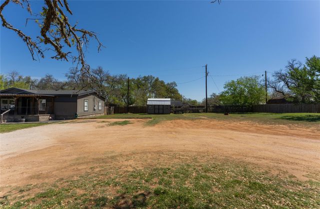 313 S Ave F Ave, Johnson City, TX 78636