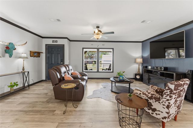 313 S Ave F Ave, Johnson City, TX 78636