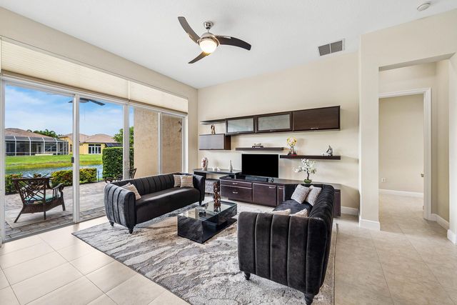 8769 Via Grande E, Wellington, FL 33411