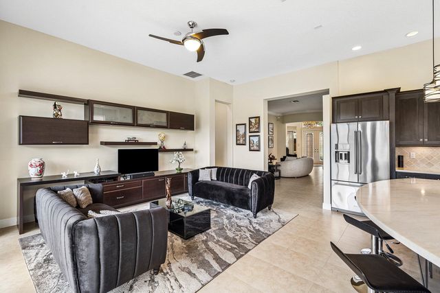 8769 Via Grande E, Wellington, FL 33411