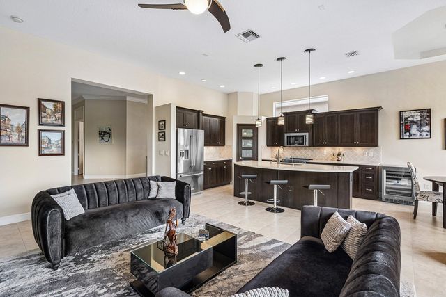 8769 Via Grande E, Wellington, FL 33411