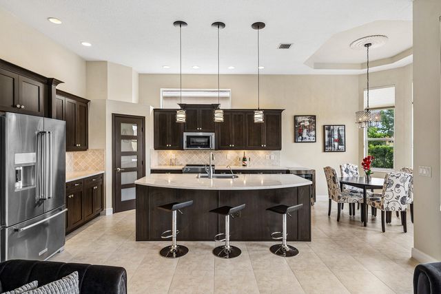 8769 Via Grande E, Wellington, FL 33411