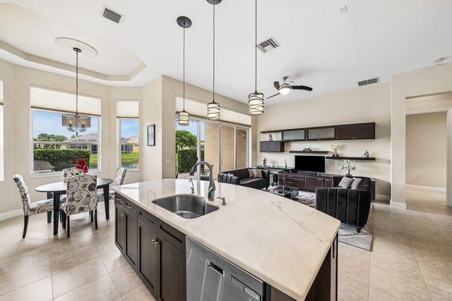 8769 Via Grande E, Wellington, FL 33411